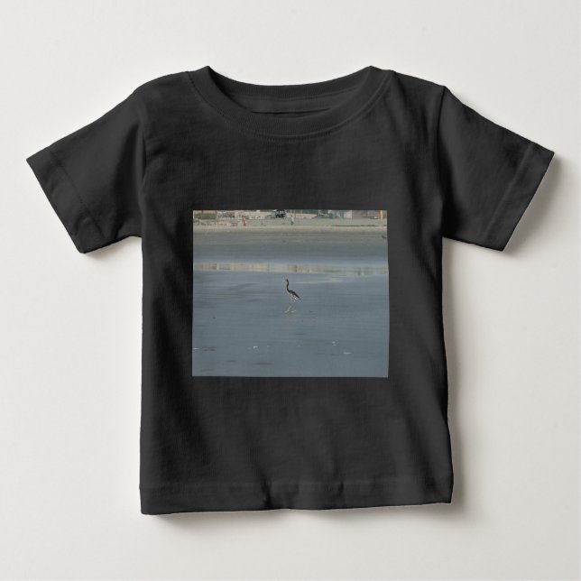T-shirt Pour Bébé White Bird on Grey Sand Beach Art Imprimer (Devant)