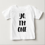 T-shirt Pour Bébé Yo, je suis One<br><div class="desc">Habille ton petit dans cette chemise super mignonne et tendance pour son premier anniversaire.</div>