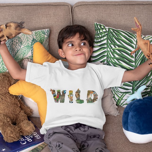 T-shirt pour enfants de l'école extérieure (blanc) (Child wearing t-shirt)