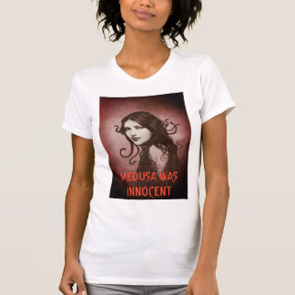 T-shirt pour femmes Medusa était innocente