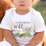 T-shirt Pour Les Tous Petits Animaux de bois mignons Sauvages un premier annive<br><div class="desc">Bois moderne et coloré,  neutre par genre,  design de la fête d'anniversaire "Wild One" dans une police élégante avec du renard,  du lapin et du hérisson mignon.</div>
