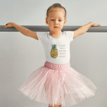 T-shirt Pour Les Tous Petits Aquarelle moderne ananas et citation amusante posi<br><div class="desc">Aquarelle moderne ananas et citation amusante positive</div>