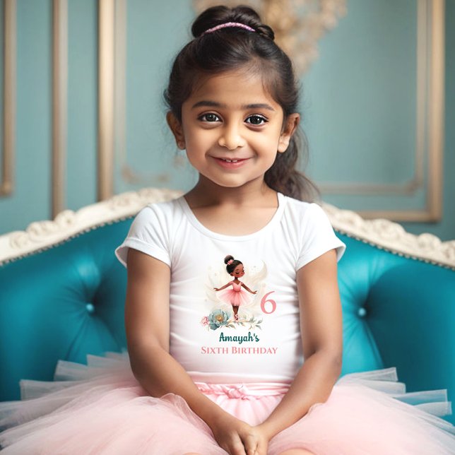 T-shirt Pour Les Tous Petits Ballerina Peau foncée rose Nom Turquoise Anniversa (Ballerina Dark Skin Pink Teal Floral Birthday Girl Toddler T-shirt)