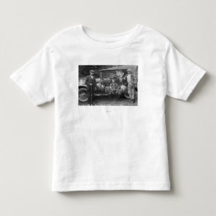 T-shirt Pour Les Tous Petits Chasseurs posant avec le jeu au club de Finneys de