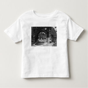 T-shirt Pour Les Tous Petits Cour d'auberge de mission de rive, CA Photograp