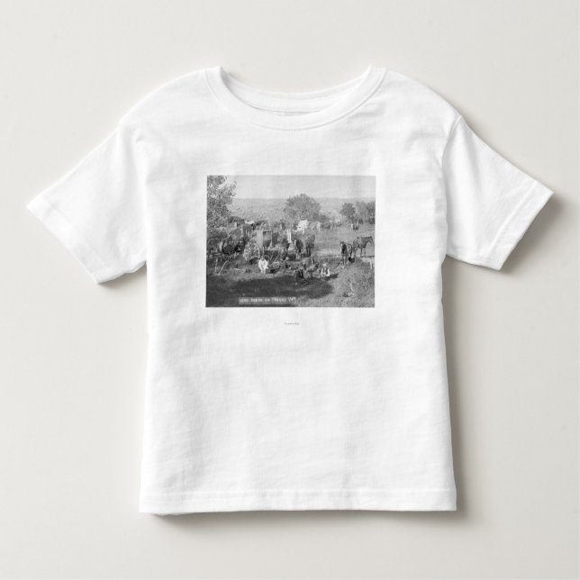 T-shirt Pour Les Tous Petits Des cowboys mangent autour d'un camping Photograph (Devant)
