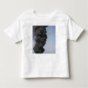T-shirt Pour Les Tous Petits Des nuages sombres de fumée et de feu émergent