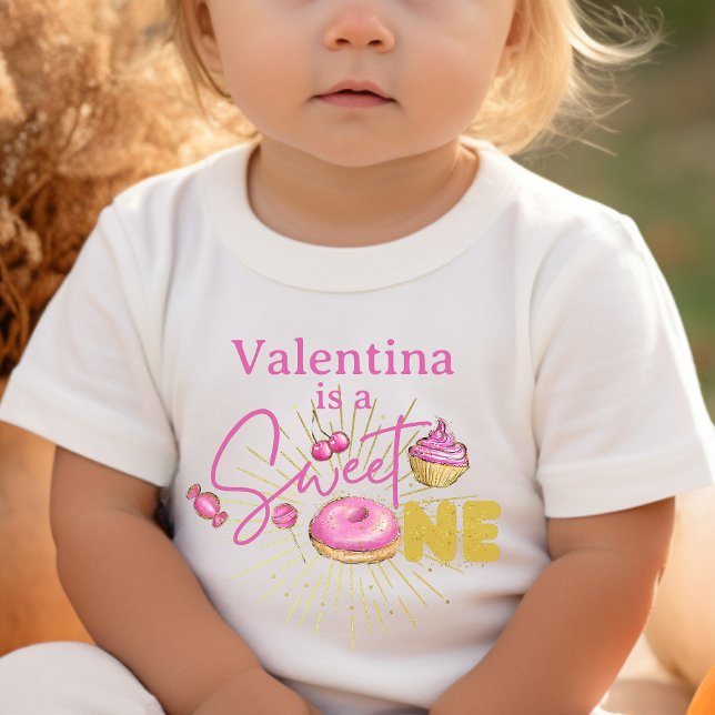 T-shirt Pour Les Tous Petits Desserts roses Sweet One Girl'1er Anniversaire (Créateur téléchargé)