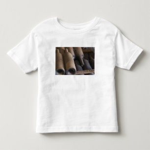 T-shirt Pour Les Tous Petits Détail des bouteilles poussiéreuses sur lattes s