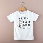 T-shirt Pour Les Tous Petits Deux Cute loup sauvage cub bois fête d'anniversair<br><div class="desc">Deux mignonnes loup sauvage cub woodlands wolf thème fête d'anniversaire chemise modèle,  mignonette bébé loup d'anniversaire garçon photoshoot</div>