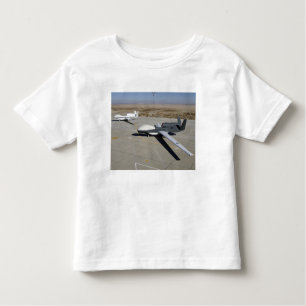 T-shirt Pour Les Tous Petits Deux Global Hawks stationnés sur une rampe