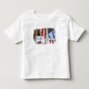 T-shirt Pour Les Tous Petits États-Unis, Oregon, Shaniko. Drapeau dans la fenêt