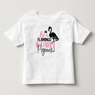 T-shirt Pour Les Tous Petits Être un flamant rose dans une volée de pigeons