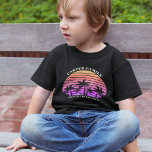 T-shirt Pour Les Tous Petits Famille Plage Voyage Tropical Island Coucher de so<br><div class="desc">Cool assorti aux t-shirts de vacances pour un tout-petit à porter sur une croisière sur l'île. Doté de beaux palmiers face à un joli coucher de soleil de plage rose. Des tee - shirts sur mesure pour votre séjour d'été à la mer.</div>