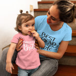T-SHIRT POUR LES TOUS PETITS FILLE DE LA BRIDE<br><div class="desc">Pour la mariée qui a une jeune fille, habillez-la en t-shirt assorti au reste de la fête de mariage. Texte dit FILLE de la BRIDE. Le même texte et la même couleur se répètent sur le dos de ce t-shirt. Le texte est une image qui permet de modifier la couleur...</div>