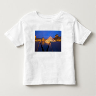 T-shirt Pour Les Tous Petits France, Paris. Le musée du Louvre au crépuscule.