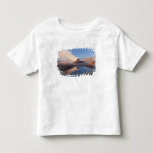 T-shirt Pour Les Tous Petits Geyser volant avec la chaîne granitique enneigée