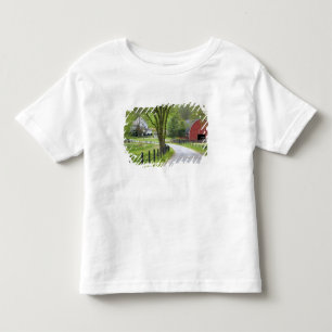 T-shirt Pour Les Tous Petits Grange rouge et ferme près de Berlin, Ohio.