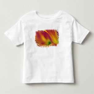 T-shirt Pour Les Tous Petits Gros plan sur le dessous de la fleur de tulipe, 4