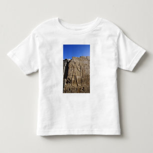 T-shirt Pour Les Tous Petits Hiéroglyphes antiques sur le mur, temple de Karna