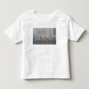 T-shirt Pour Les Tous Petits Italie, Venise. Une rangée de gondoles vue à tra