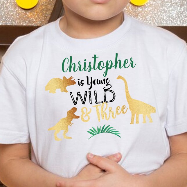 T-shirt Pour Les Tous Petits Jeune, sauvage et trois garçons dinosaures 3e anni (Créateur téléchargé)