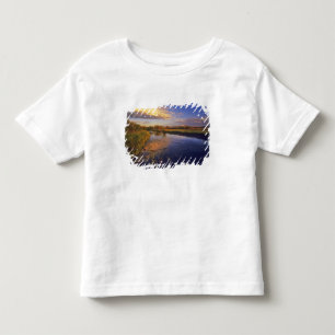 T-shirt Pour Les Tous Petits La rivière Big Hole à la dernière lumière près de