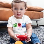 T-shirt Pour Les Tous Petits L'amour pour la paix Hanoukka<br><div class="desc">Peace Love Hanoukka cadeau pour une personne juive qui aime célébrer Chanukah. Un joli signe de paix,  un coeur,  et une belle menorah.</div>