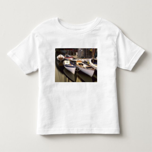 T-shirt Pour Les Tous Petits Le brouillard entoure quatre bateaux accostés. (Devant)