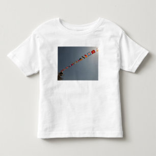 T-shirt Pour Les Tous Petits Les drapeaux volent au-dessus de la plate-forme