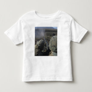 T-shirt Pour Les Tous Petits Les marines mettent le feu à une mitrailleuse de