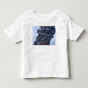T-shirt Pour Les Tous Petits Les nuages foncés de la fumée et du feu émergen