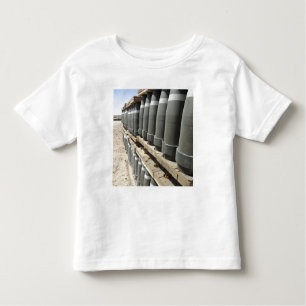 T-shirt Pour Les Tous Petits Les rangées de munitions sont empilées et préparée