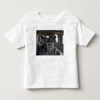 les soldats surveillent les dangers