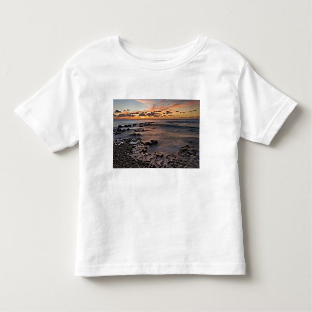 T-shirt Pour Les Tous Petits Mer des Caraïbes, îles Caïmanes.  Ondes écrasantes (Devant)