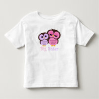 Mignonne grande sœur aux hiboux roses et violets