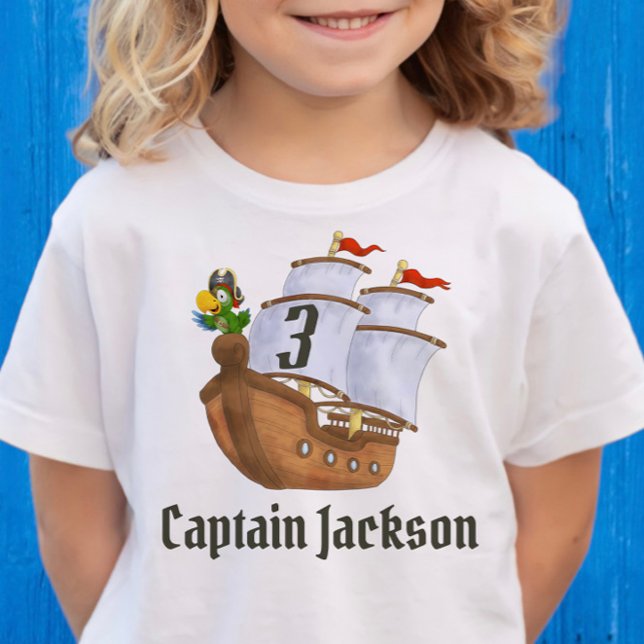 T-shirt Pour Les Tous Petits Nom et âge du bateau pirate pour anniversaire (pirate kids birthday shirt with year and name parrot pirate ship design with "captain" )