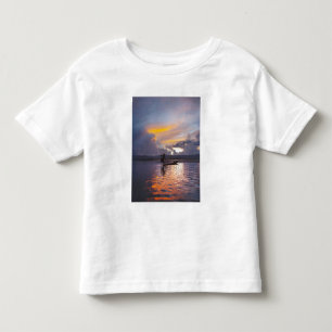 T-shirt Pour Les Tous Petits Pêcheur Intha sur un bateau à rames à pattes pêcha
