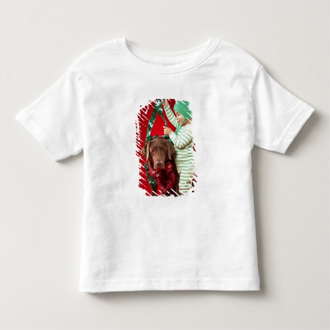 T-shirt Pour Les Tous Petits Petit garçon décorant un chien (Devant)