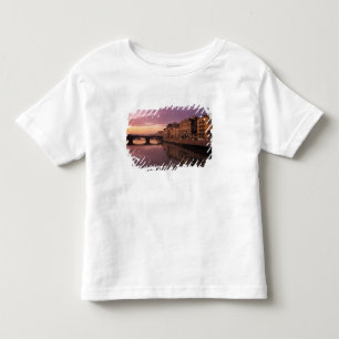 T-shirt Pour Les Tous Petits Ponts au-dessus de la rivière Arno au coucher du 