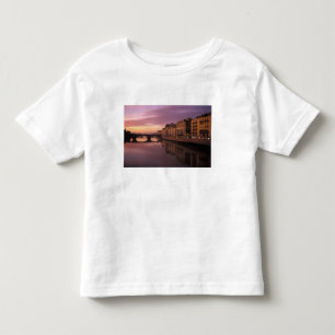 T-shirt Pour Les Tous Petits Ponts au-dessus de la rivière Arno au coucher du 