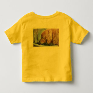 T-shirt Pour Les Tous Petits récupérateur d'or buvant à partir d'une fontain