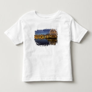 T-shirt Pour Les Tous Petits Science World et CBD reflétés dans False Creek,