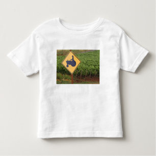 T-shirt Pour Les Tous Petits Un croisement jaune de tracteur signent dedans le