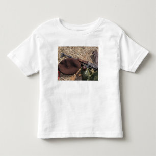 T-shirt Pour Les Tous Petits Un fusil, militaires couvrent et cantine