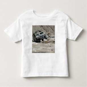 T-shirt Pour Les Tous Petits Un Marine américain guide le conducteur d'un Humve