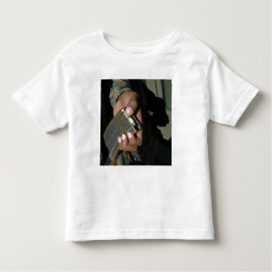 T-shirt Pour Les Tous Petits Un Marine charge des balles blanches