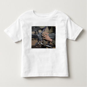 T-shirt Pour Les Tous Petits Un Marine charge une mitrailleuse M-240G