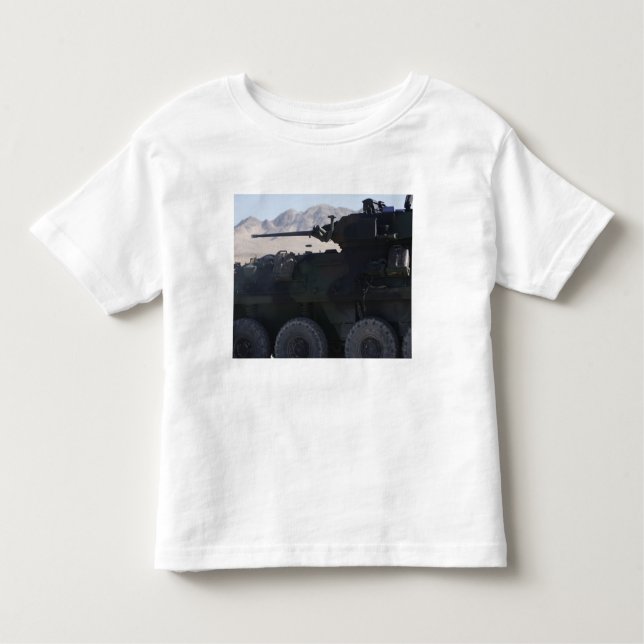 T-shirt Pour Les Tous Petits Un véhicule blindé léger tire (Devant)