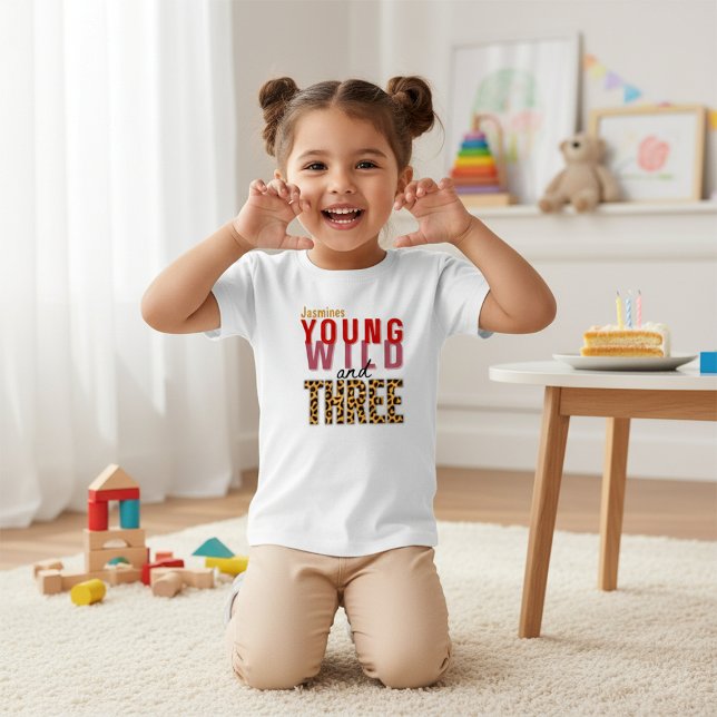 T-shirt Pour Les Tous Petits Young Wild and Three Tiger Tropical Birthday (Créateur téléchargé)